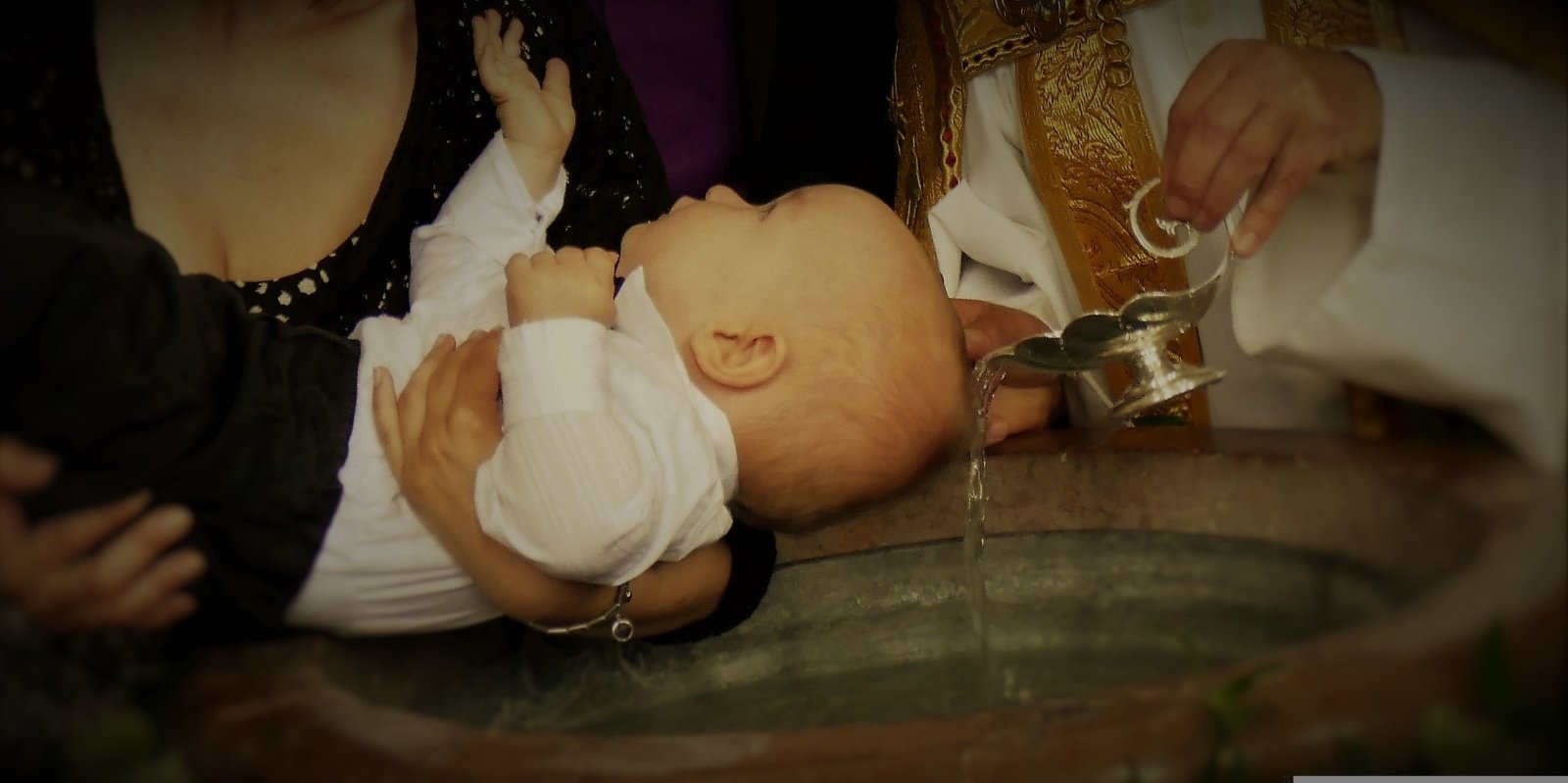roall-baptism-2437529 (c) Pixabay